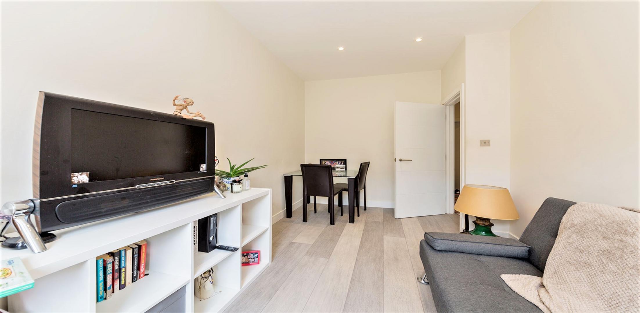 Modern and Central Apartment Loveridge Road, West Hampstead